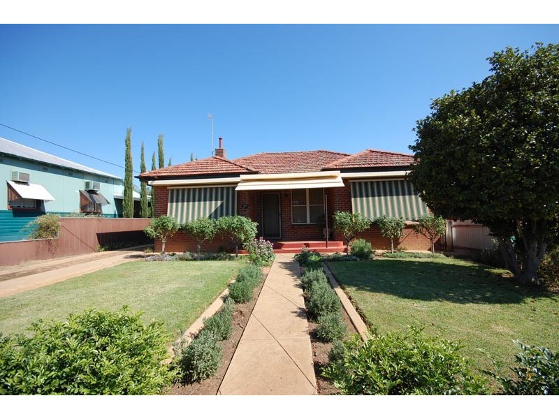 80 Bourke St, Mount Austin NSW 2650