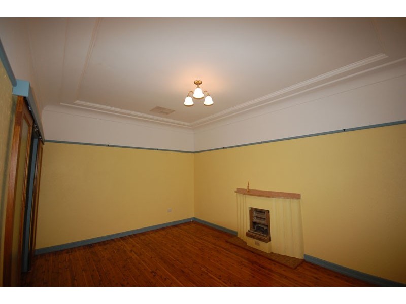 80 Bourke St, Mount Austin NSW 2650