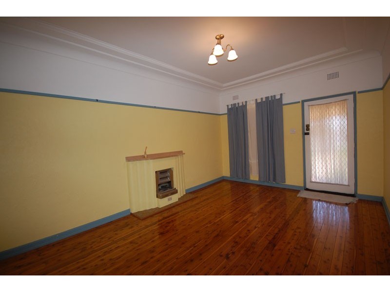 80 Bourke St, Mount Austin NSW 2650