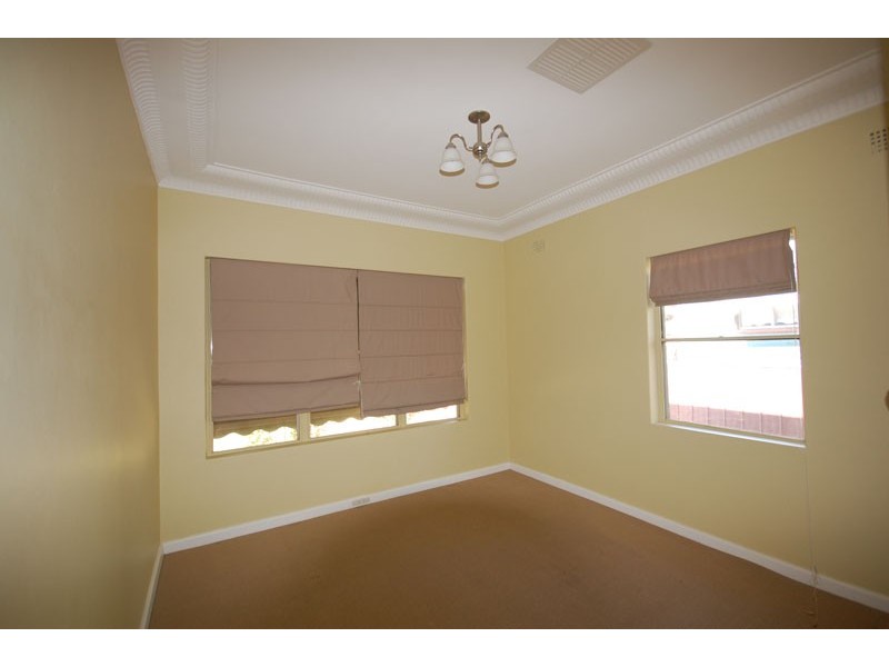 80 Bourke St, Mount Austin NSW 2650
