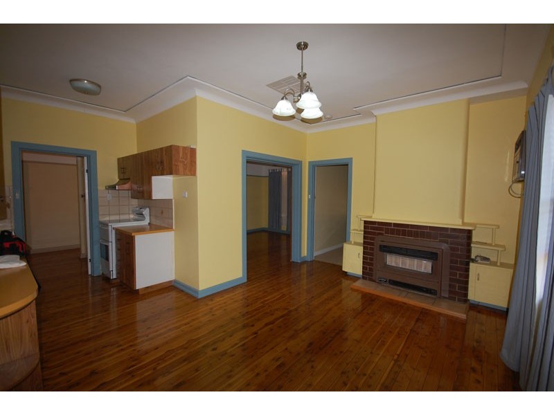 80 Bourke St, Mount Austin NSW 2650