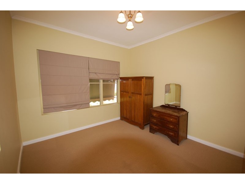 80 Bourke St, Mount Austin NSW 2650