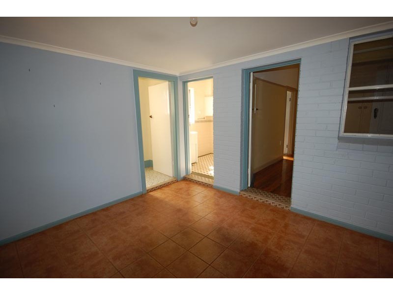 80 Bourke St, Mount Austin NSW 2650