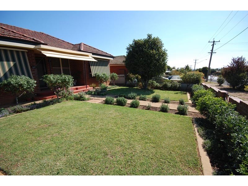 80 Bourke St, Mount Austin NSW 2650