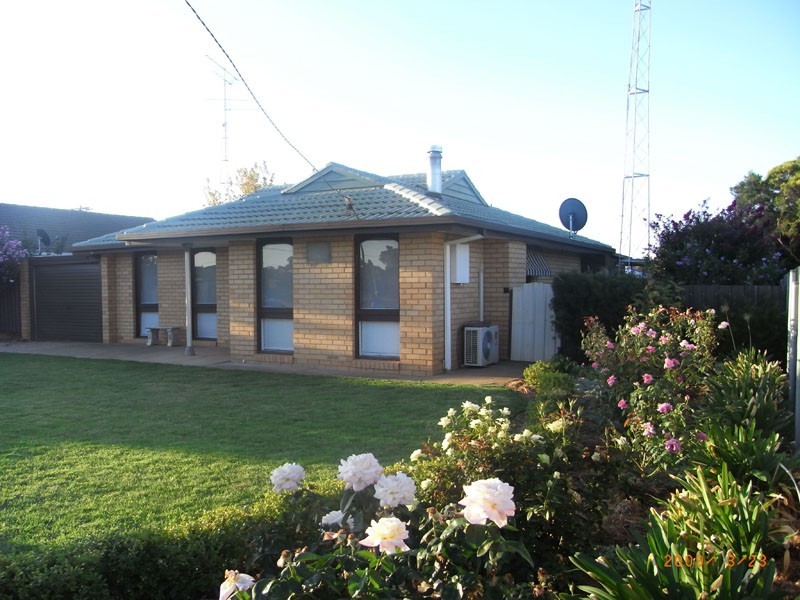 13 Ferrier St, Lockhart NSW 2656