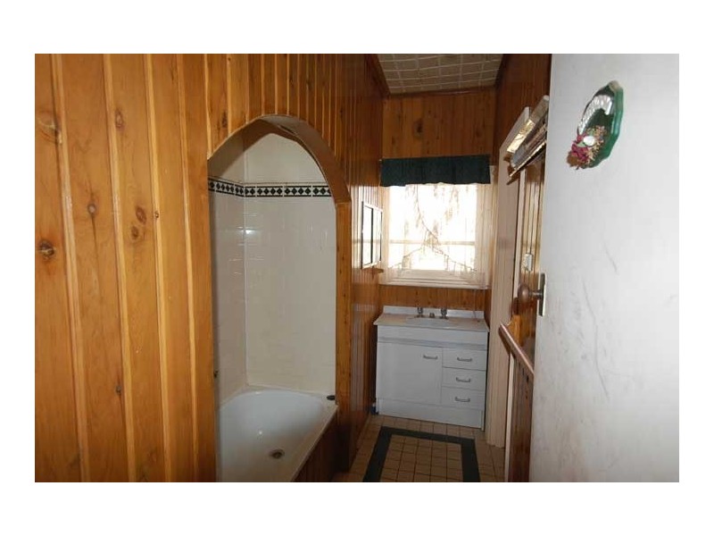 22 Orme St, Boree Creek NSW 2652