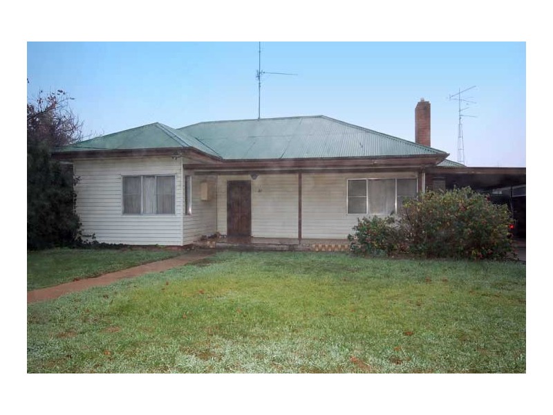 21 Green St, Lockhart NSW 2656