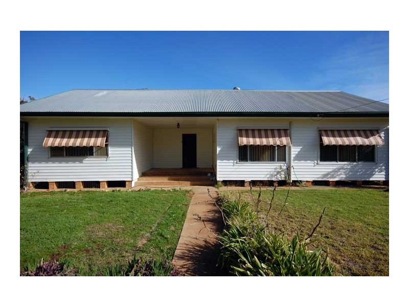 6 Orme St, Boree Creek NSW 2652