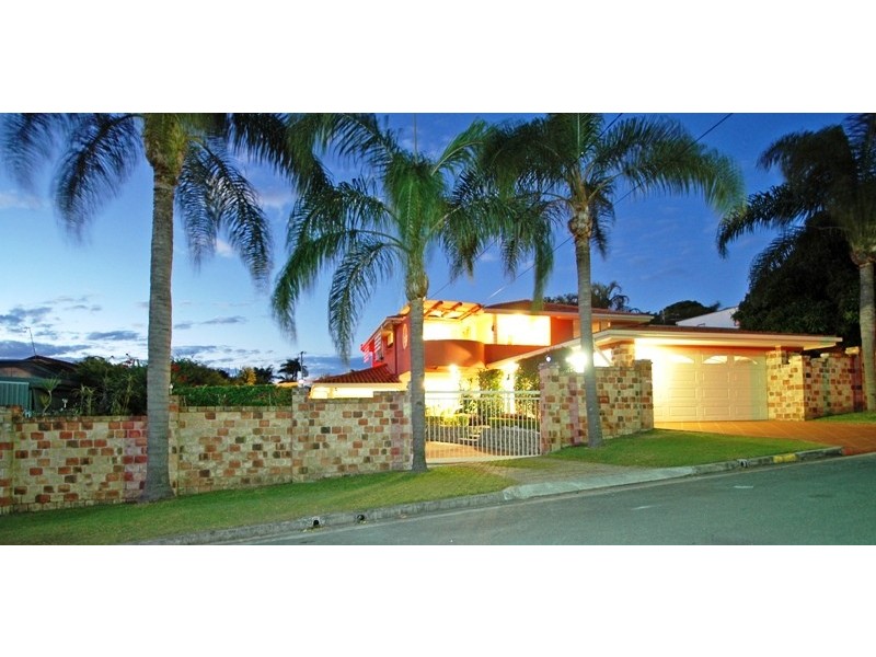 8 Algona Street, Labrador QLD 4215