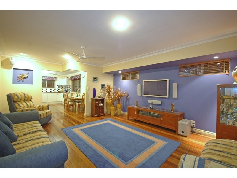 8 Algona Street, Labrador QLD 4215