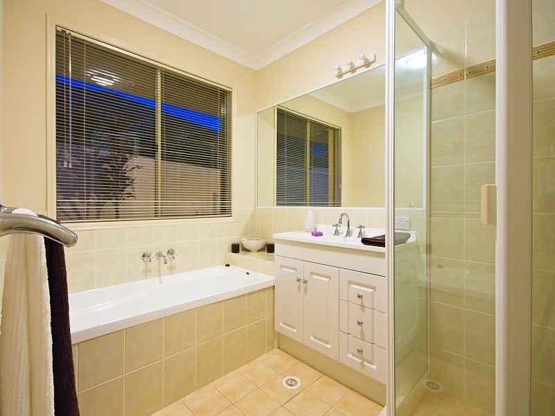 123 Arun Drive, Arundel QLD 4214