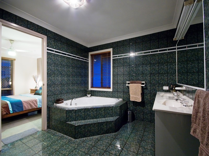 21 Clubhouse Drive, Arundel QLD 4214