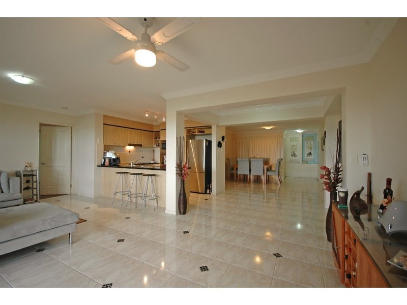 37/82-86 Limetree Parade, Runaway Bay QLD 4216