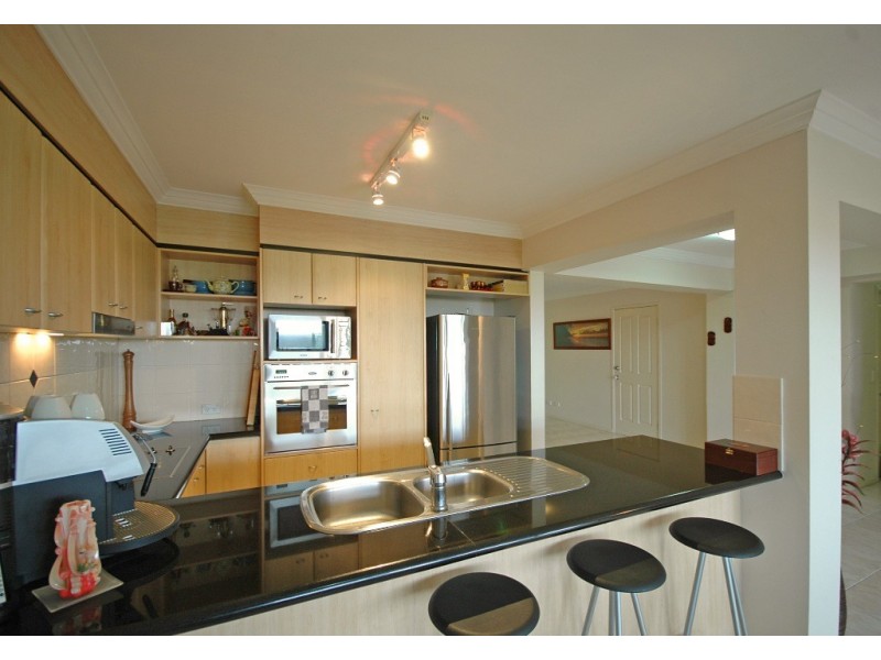 37/82-86 Limetree Parade, Runaway Bay QLD 4216