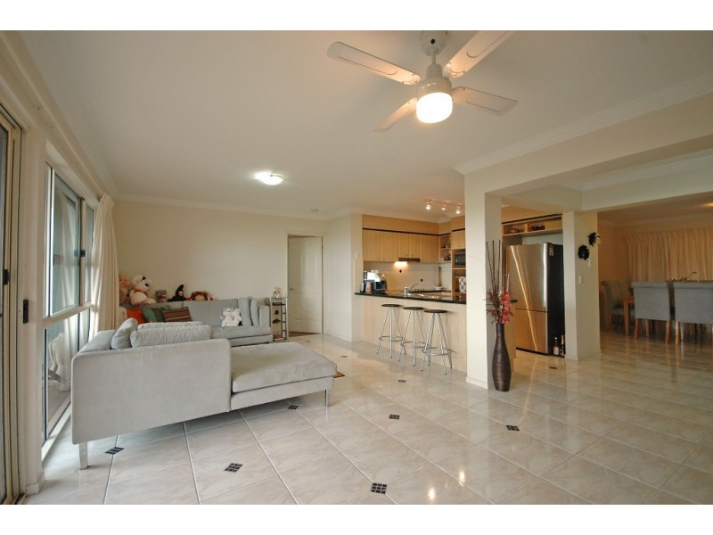 37/82-86 Limetree Parade, Runaway Bay QLD 4216