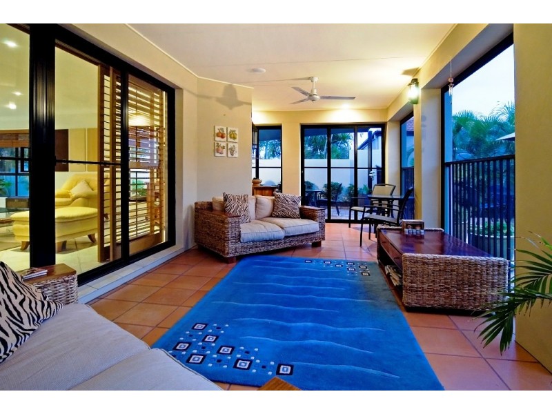 8 Shoreham Chase, Arundel QLD 4214