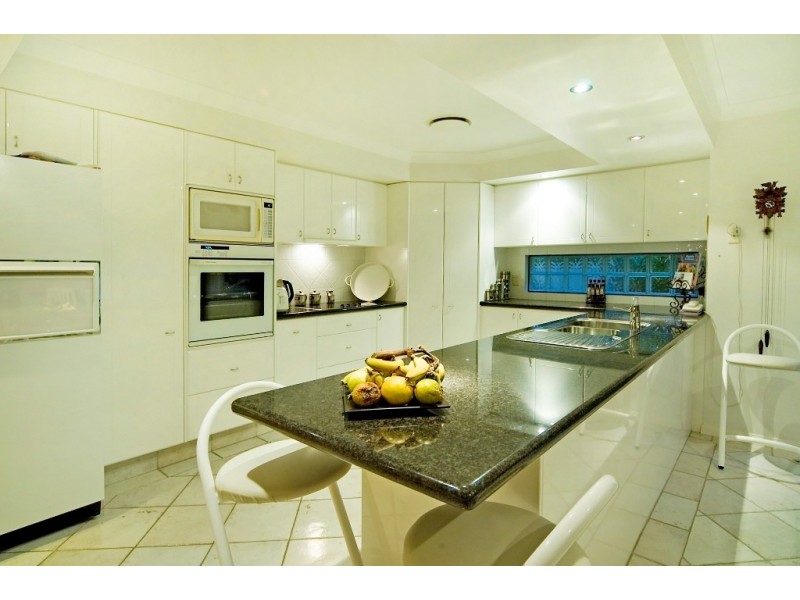 8 Shoreham Chase, Arundel QLD 4214