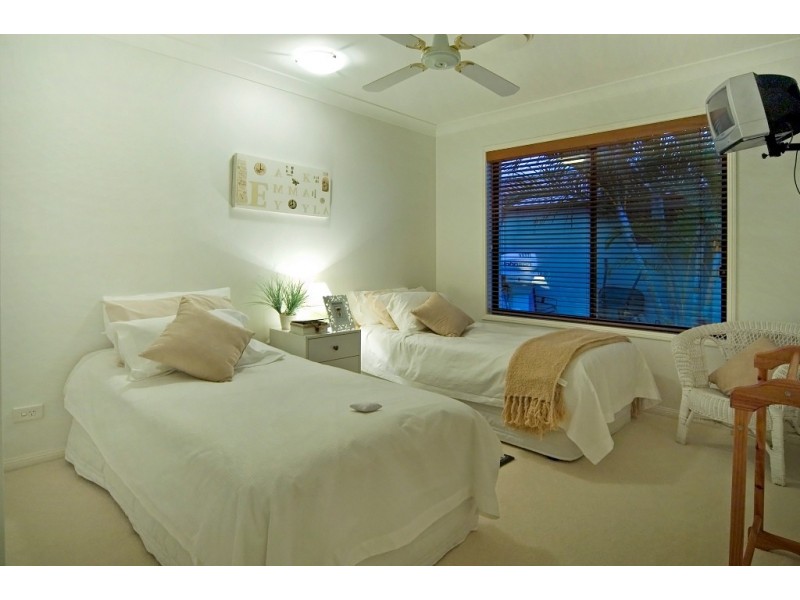 8 Shoreham Chase, Arundel QLD 4214