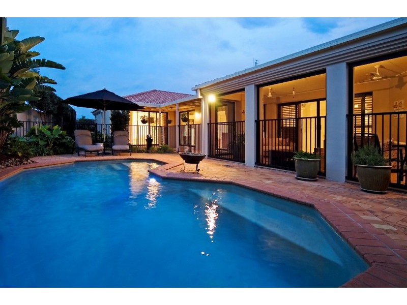 8 Shoreham Chase, Arundel QLD 4214