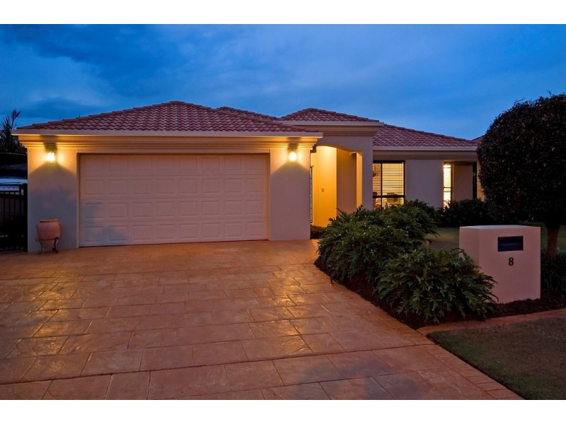 8 Shoreham Chase, Arundel QLD 4214