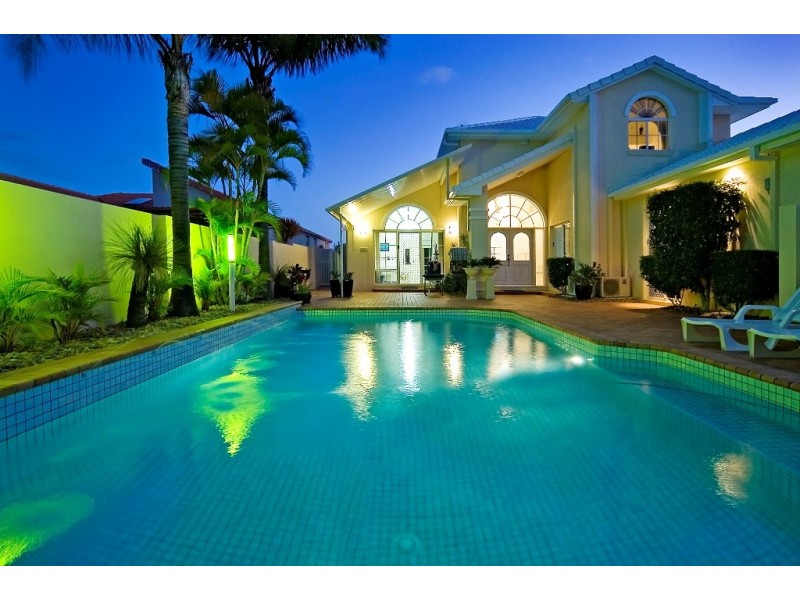52 Pebble Beach Drive, Runaway Bay QLD 4216