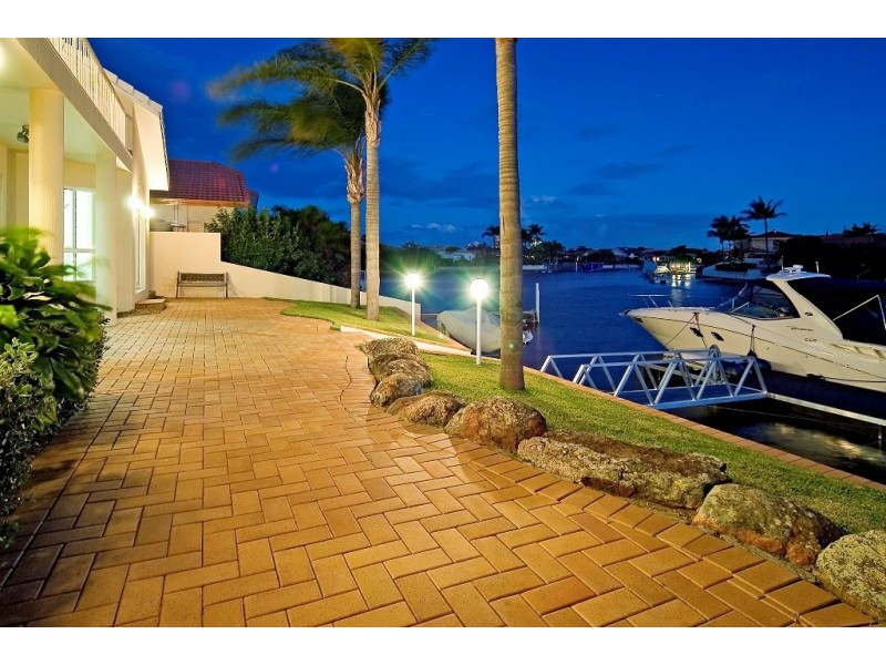 52 Pebble Beach Drive, Runaway Bay QLD 4216