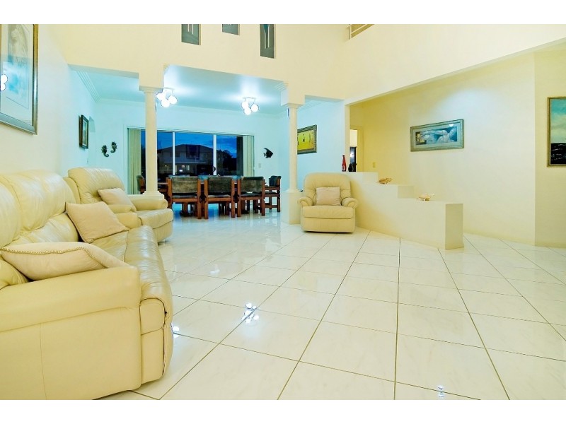 52 Pebble Beach Drive, Runaway Bay QLD 4216