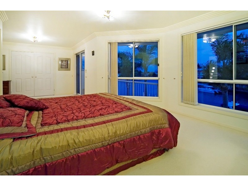 52 Pebble Beach Drive, Runaway Bay QLD 4216