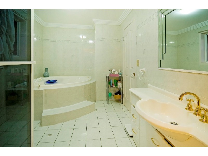 52 Pebble Beach Drive, Runaway Bay QLD 4216