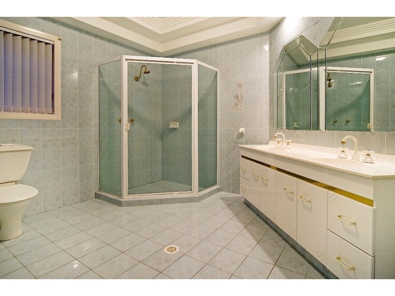 52 Pebble Beach Drive, Runaway Bay QLD 4216