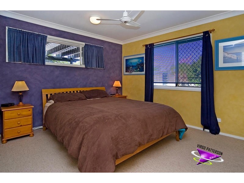 2/2 Hill Court, Labrador QLD 4215