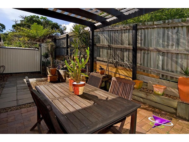 2/2 Hill Court, Labrador QLD 4215