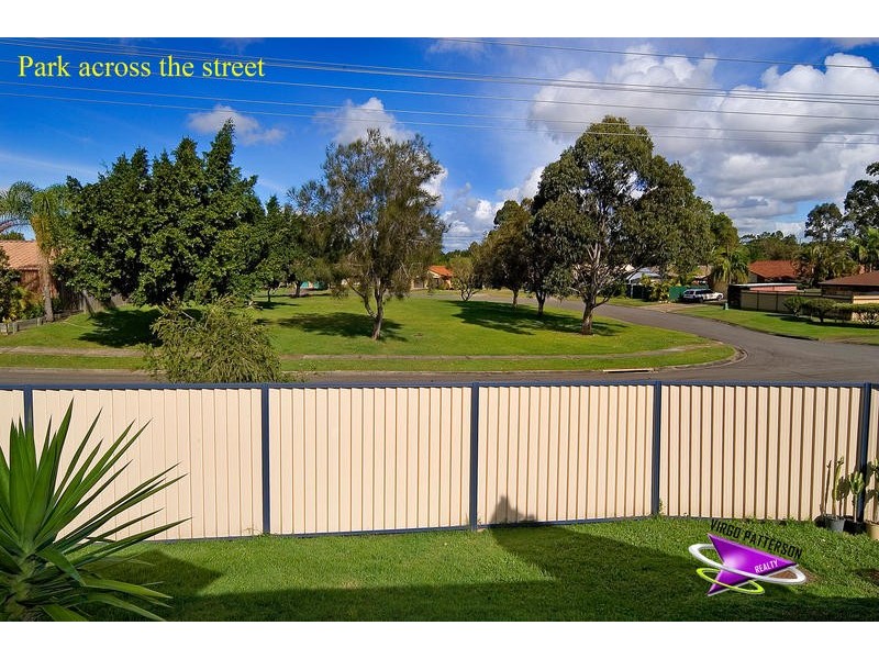 2/2 Hill Court, Labrador QLD 4215