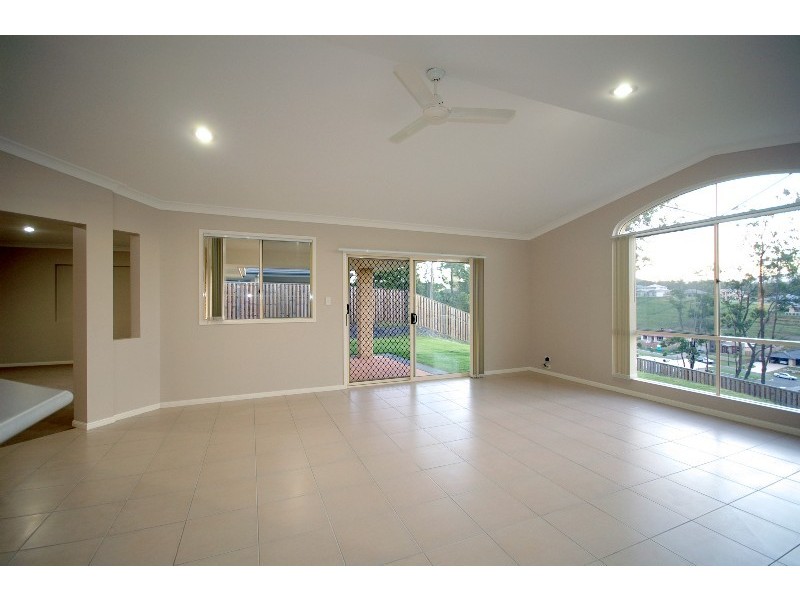 52 Harmsworth Rd, Pacific Pines QLD 4211