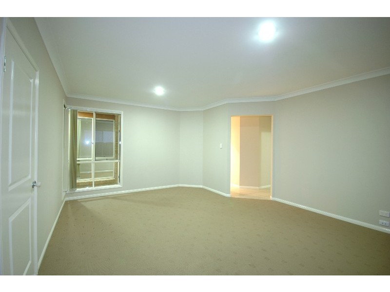 52 Harmsworth Rd, Pacific Pines QLD 4211