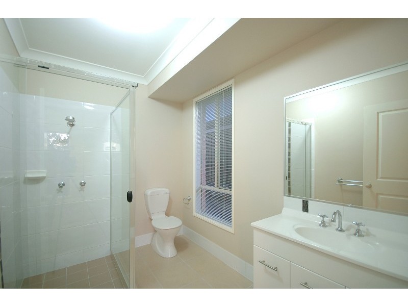 52 Harmsworth Rd, Pacific Pines QLD 4211