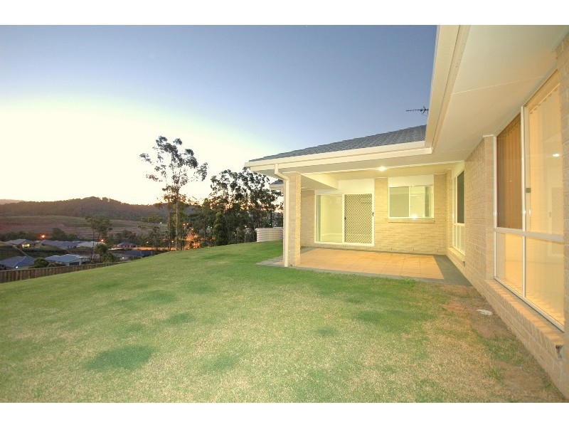 52 Harmsworth Rd, Pacific Pines QLD 4211