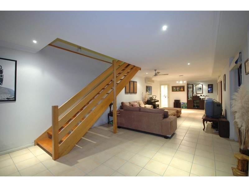 7 Stanhope Court, Worongary QLD 4213