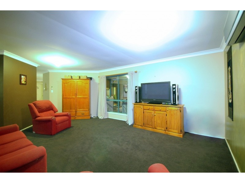 4 Chatham Avenue, Pacific Pines QLD 4211