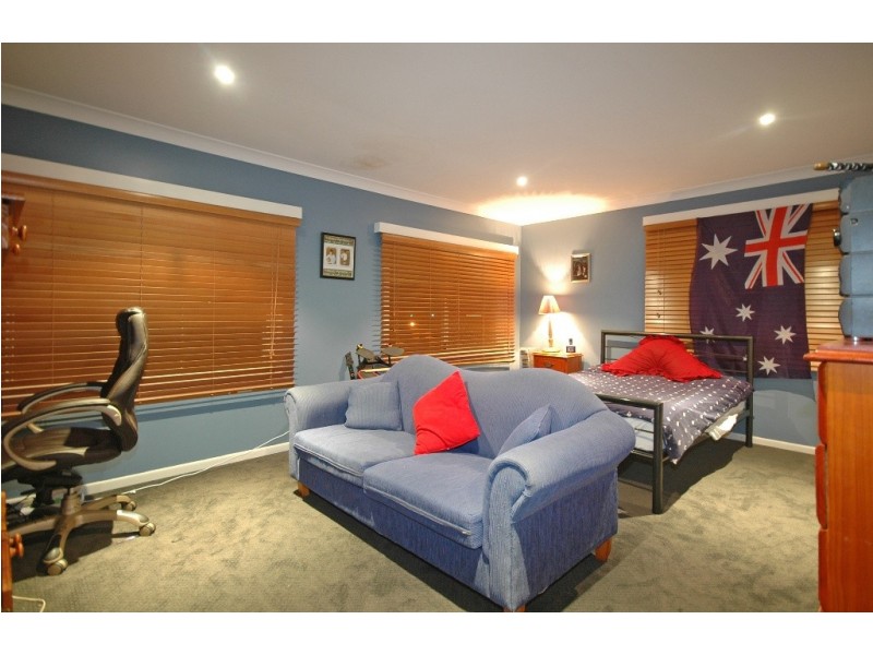 4 Chatham Avenue, Pacific Pines QLD 4211