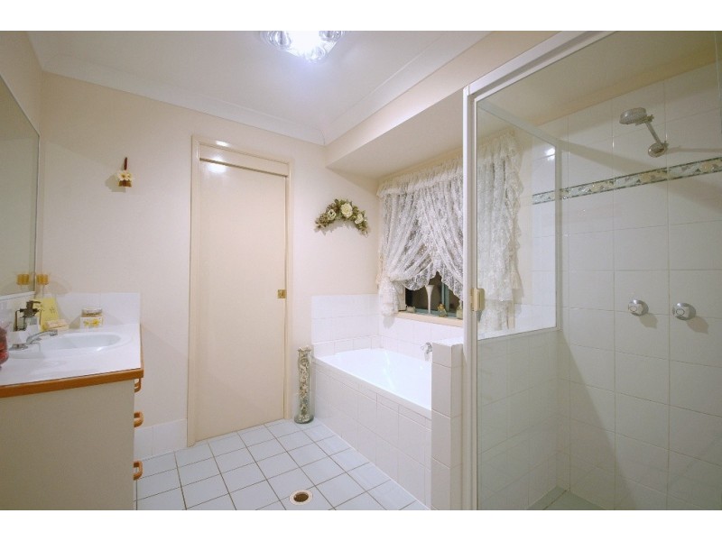 4 Chatham Avenue, Pacific Pines QLD 4211