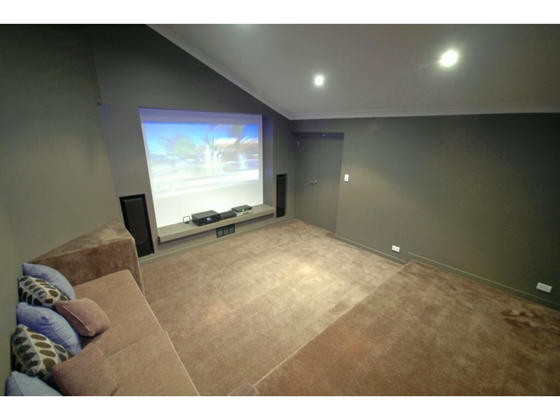 4 Lamb Street, Broadbeach Waters QLD 4218