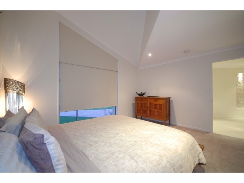 4 Lamb Street, Broadbeach Waters QLD 4218