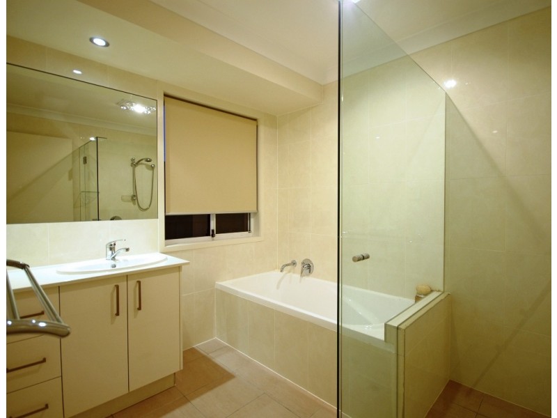 4 Lamb Street, Broadbeach Waters QLD 4218