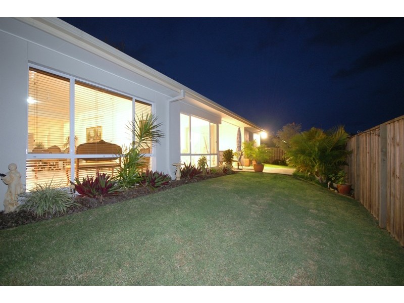 16 Greendragon Crescent, Upper Coomera QLD 4209
