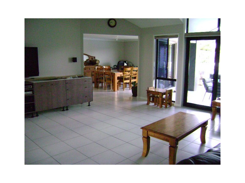 25 Cossington Court, Maudsland QLD 4210