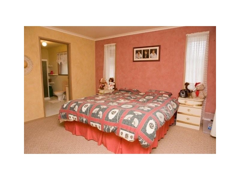 15 Wallowa Crescent, Narre Warren VIC 3805