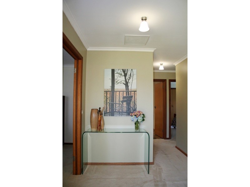 12 Strawbent Rise, Narre Warren VIC 3805