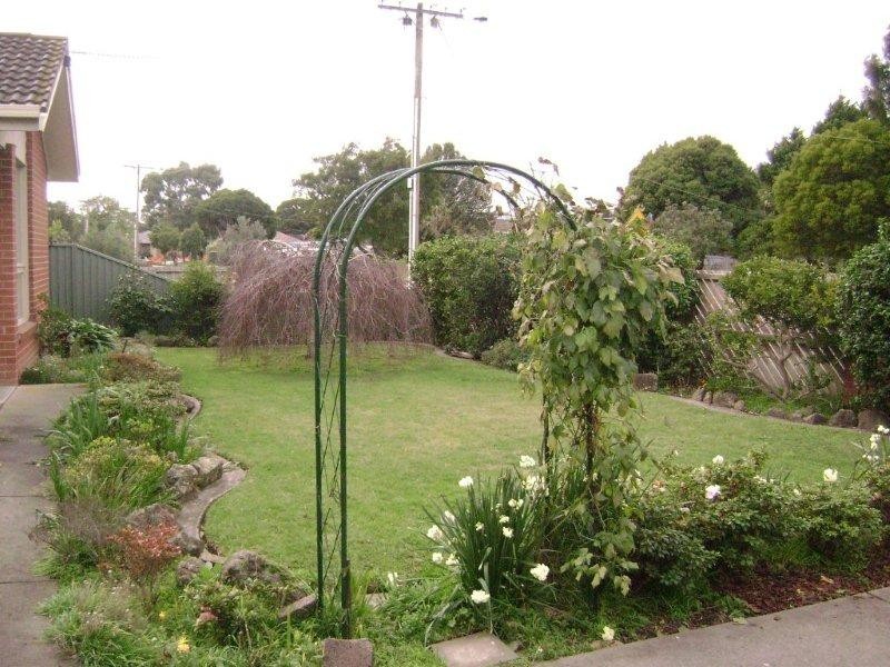 12 Strawbent Rise, Narre Warren VIC 3805