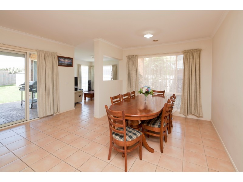 2 Gustavus Place, Narre Warren South VIC 3805